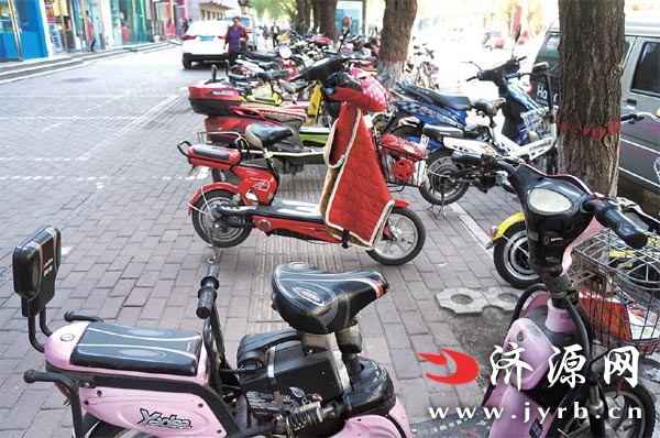 盲道变忙道 如何能帮盲 - 济源广角 - 济源网