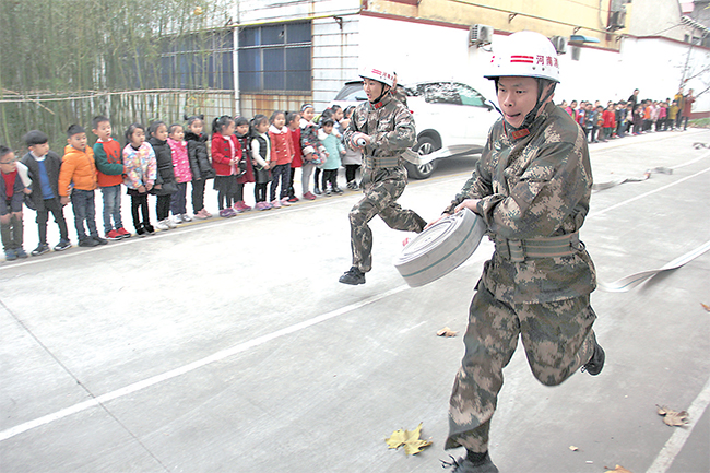 济源市实验幼儿园体验消防员的工作内容和训练