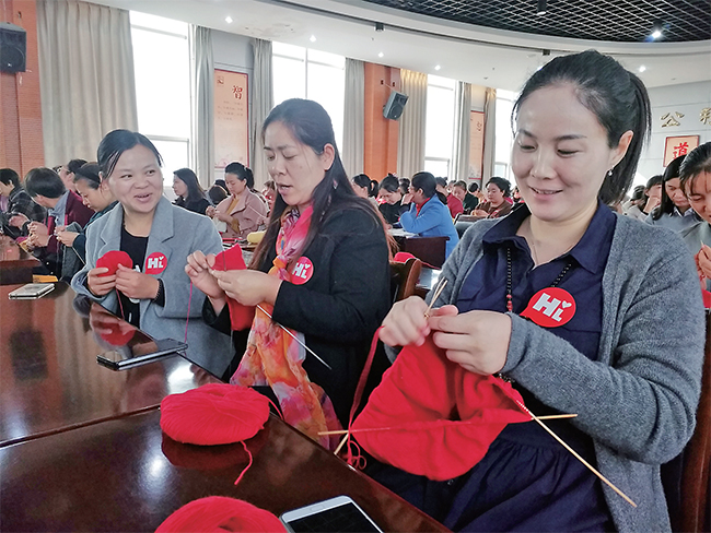 济源教师和家长编织300件毛衣温暖孤残儿童