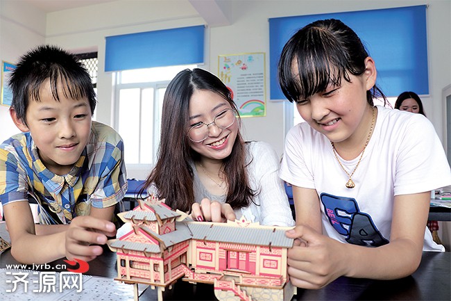 儿童志愿者为大峪镇80农村工课v儿童学生上手余名小学怎么样学英语图片