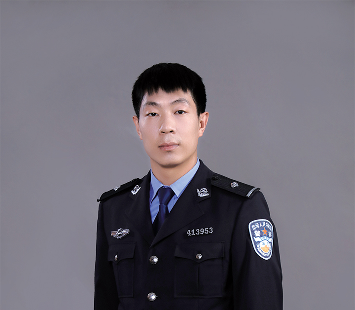 翟飞,现任市法院法警大队司法警察
